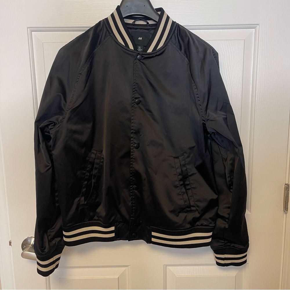 H&M Black Bomber Jacket Black Lining Women’s Size Large snap Front Closure